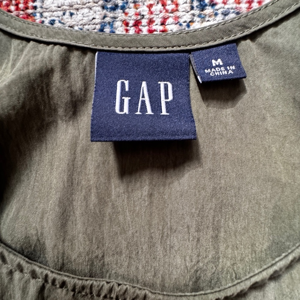 GAP Women's SAGE Green Top Sz M  Ties in front at waist ! - Picture 3 of 5